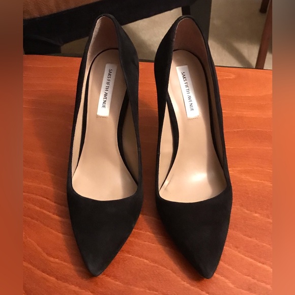 Saks Fifth Avenue Black Pumps - Picture 2 of 6